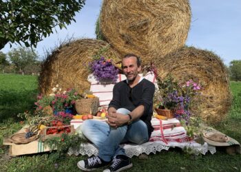 La brunch cu designerul Dorin Negrău. Bucate după rețetele străbunicii, atelier de preparare ,,mnieere de prune,,