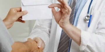 Harta șpăgii din spitale s-a înroșit. 2,5 % dintre bihoreni spun că li s-a cerut șpăgă