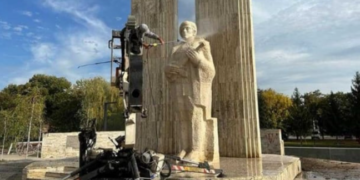 Beiuș-ul, ca un butoi cu pulbere de Ziua Armatei. Direcția de Cultură ar fi putut demina scandalul statuilor în care prima victimă ar fi Vânătorul de Munte de pe Moților