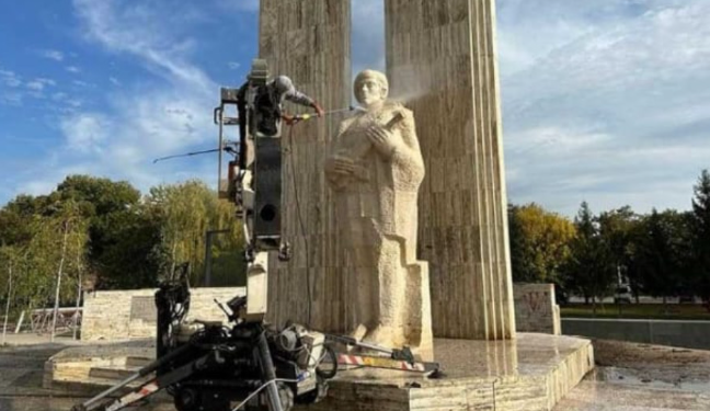Beiuș-ul, ca un butoi cu pulbere de Ziua Armatei. Direcția de Cultură ar fi putut demina scandalul statuilor în care prima victimă ar fi Vânătorul de Munte de pe Moților