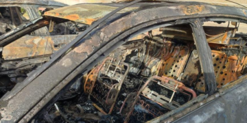 Autorii atacului mafiot de la Ștei în urma căruia au ars 3 mașini și patiseria lui Mihai Pantea, rămân în arest