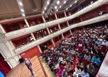 Superprofesorii orădeni, invitați să se înscrie la cursurile  acreditate de  Mentalitate Deschisă în Educație. 450 de profesori din Transilvania la SuperTeach