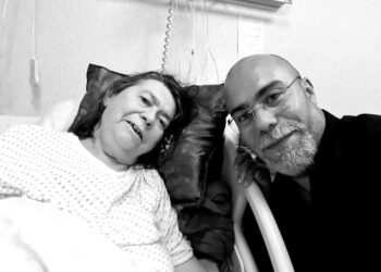 Pianistul care a dus de două ori Oradea în Cartea Recordurilor, în doliu. Și-a pierdut mama la câteva ore după ce a cântat cu Mr. Blues al României”, AG Weinberger