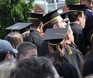 Un nou an universitar începe azi la Oradea. O universitate unică în Europa funcționează în oraș, iar o universitate străină are filială