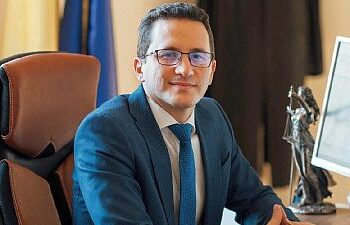 Cerere de chemare în judecată trimisă în 351.351 pagini. Cum e posibil