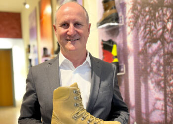 O firmă din Oradea face bocanci pentru armata Austriei. Care au fost atu-rile firmei Rukapol.Cea mai mare din istoria de 70 de ani a companiei