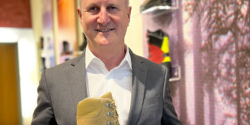 O firmă din Oradea face bocanci pentru armata Austriei. Care au fost atu-rile firmei Rukapol.Cea mai mare din istoria de 70 de ani a companiei