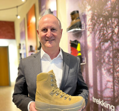 O firmă din Oradea face bocanci pentru armata Austriei. Care au fost atu-rile firmei Rukapol.Cea mai mare din istoria de 70 de ani a companiei