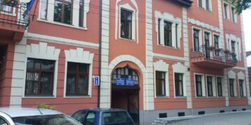 Judecat pentru distrugere, condamnat la muncă în folosul comunităţii la  Primăria Aleşd sau la Primăria Lugaşu de Jos. 4800 lei despăgubiri materiale pentru Primăria Aleșd