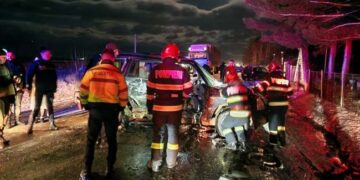 Accident la ieșirea din Sudrigiu spre Pietroasa. Doi oameni, îngrijiri la fața locului