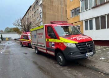 Un aleșdean salvat de pompieri din propria-i locuință