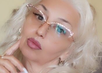 Cine e femeia care lua credite pe baza de adeverințe de venit false. A fost urmărită internațional și nu e la prima ispravă