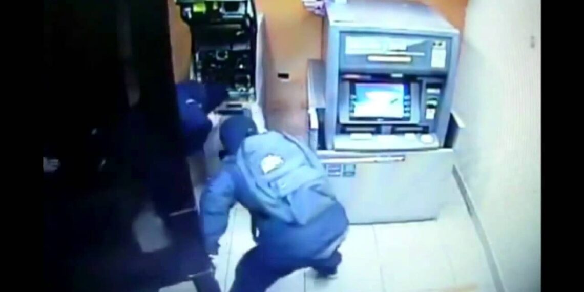 A speriat Austria. Curtea de Apel Oradea, mandat european de arestare pentru Nistor-Buzatu, parte dintr-o grupare care a devalizat 14 bancomate, furând 570.000 euro