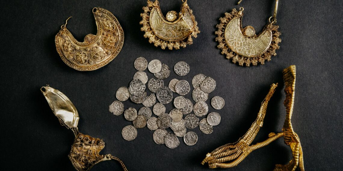 Procurorul bănuit că fura bani și bijuterii depuse ca probe în dosare, achitat