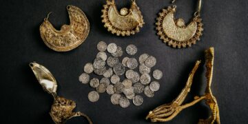 Procurorul bănuit că fura bani și bijuterii depuse ca probe în dosare, achitat