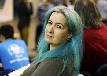 Camelia Bușu face „Confesiuni din backstage”