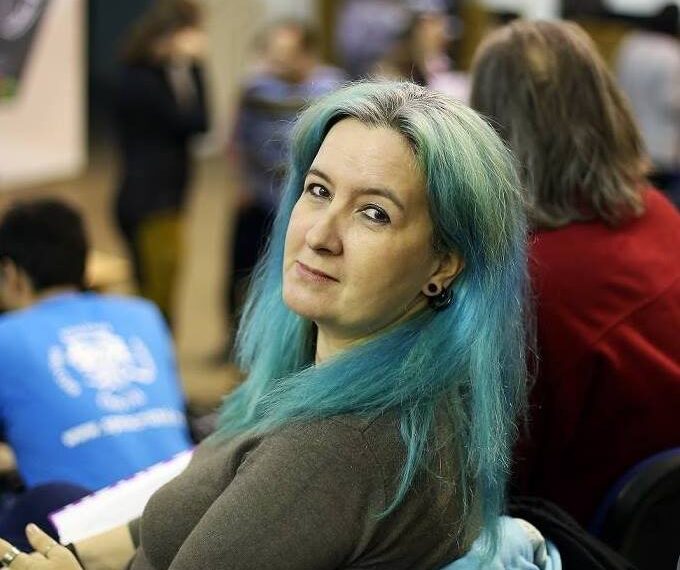 Camelia Bușu face „Confesiuni din backstage”