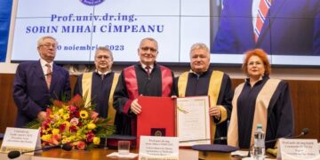 Fostul ministru despre care colaboratorul său a spus: ”dacă merg la luptă cu el, nu mă va lăsa niciodată în urmă”, Doctor Honoris Causa al Universității din Oradea