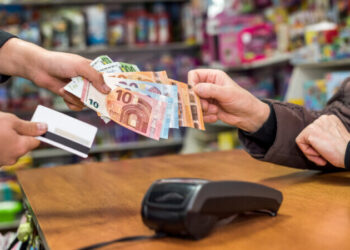 Mintea românului de pe urmă…Guvernul revine la vechile plafoane pentru plățile cash