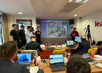 Studenții orădeni au soluție pentru criza locurilor de parcare: o aplicație cu care poți să-ți rezervi loc de parcare în curțile celor care stau în zonele centrale, pe bulevardele aglomerate