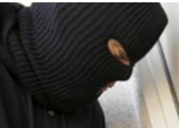 A spart o firmă. Tânărul a fost reținut pentru furt calificat