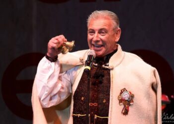 Un bilet cu 10 lei pentru un spectacol cu stelele muzicii populare:Nicolae Furdui Iancu, Surorile Osoianu, Ciprian Marius Pop, Ionuț Fulea, Florica Zaha, Veta Biriș, Cornel Borza, Voichița Mihoc, Familia Zbiciu, Familia Stângaciu, Viorica Flintașu, Ansamblul Folcloric Bihorul, Violeta Gherman