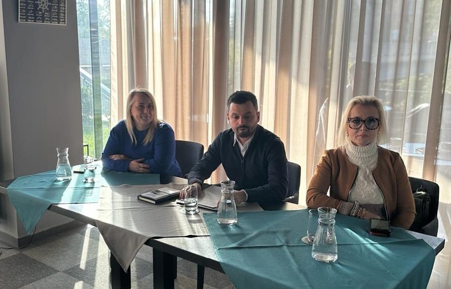 Mihai Șvab,Gabriela Jurjea și Gabriela Șușman în „Misiunea Grivei”. Au nevoie de 10.000 de semnături pentru a iniția o hotarâre de CL