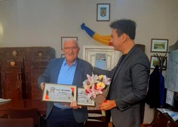 48 de ani la catedră în care nu a lipsit o oră de la școală. Cuplul de profesori Vasile și Doina Haș, premiul Pro Civitas din partea Primăriei Salonta