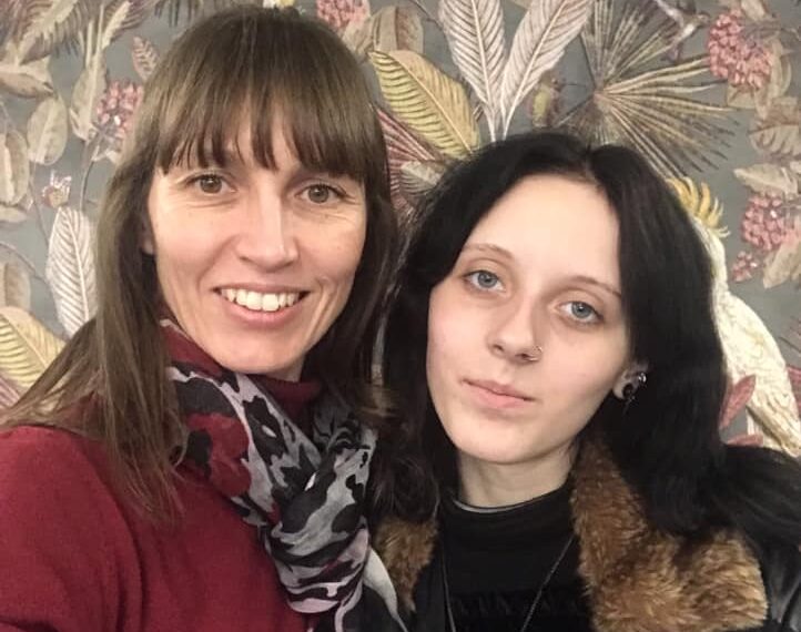 Larisa Popa a rămas fără ambii părinți la o vârstă crucială. Povestea bursierei care spune că “Asociația Bunul Samaritean e o lumină care mi-a strălucit în viață când aveam nevoie“