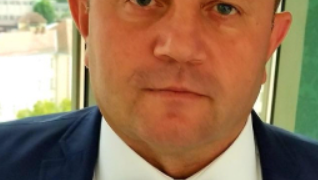 Procurorul orădean Liviu Lascu de la Parchetul Militar al Tribunalului Militar Cluj, judecat de IJ pentru activități cu caracter politic. Distribuirea articolului „Iresponsabilitatea lui Klaus Iohannis. Si de ce nu e Bolojan premier”, printre capetele de acuzare