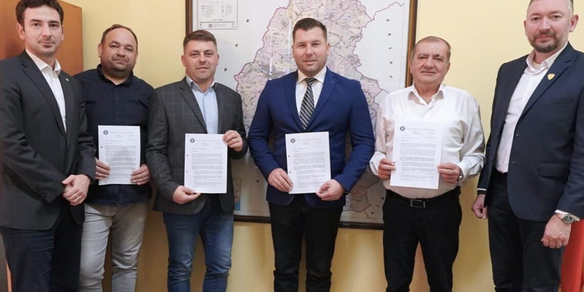 Primarul de Lugaș a semnat ordinul de finanțare pentru racordarea comunei la gaz. Aici e locul în care gazul s-a oprit în urmă cu 20 de ani