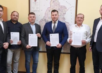 Primarul de Lugaș a semnat ordinul de finanțare pentru racordarea comunei la gaz. Aici e locul în care gazul s-a oprit în urmă cu 20 de ani