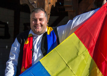 Orădeanul Mihai Dacin, maraton de 24 de ore la radio. Va difuza multe înregistrări unice şi prima variantă a imnului naţional, într-o înregistrare din 1906