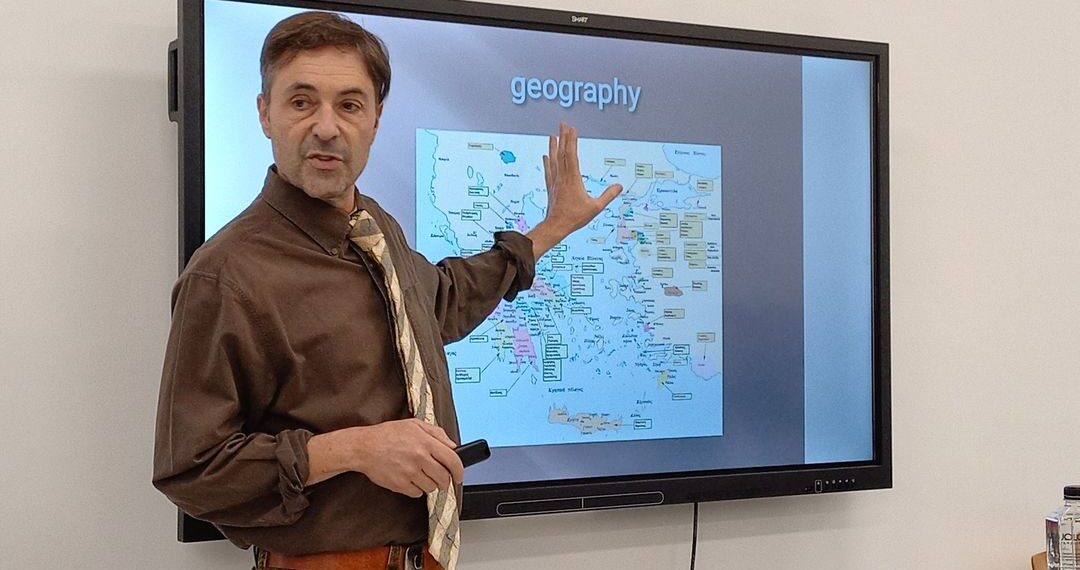 Profesorul care a fascinat studenții orădeni distrugând mituri. „Am să distrug o poveste de dragoste faimoasă”