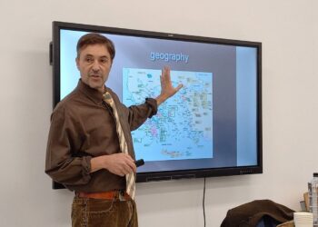 Profesorul care a fascinat studenții orădeni distrugând mituri. „Am să distrug o poveste de dragoste faimoasă”