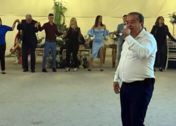 Directorul de școală care cântă la nunți, control de la Inspectoratul Școlar după o dispută cu primarul