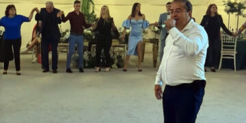 Directorul de școală care cântă la nunți, control de la Inspectoratul Școlar după o dispută cu primarul