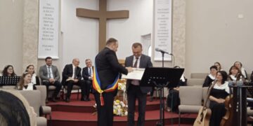 Pastorul Iosif Berce a primit titlul de cetățean de onoare al comunei Lugașu de Jos de la primarul Sorban Levente
