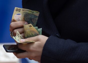 Senatul îi interzice ministrului Boloș să stabilească singur salariile angajaților din Ministerul Finanțelor, ANAF și Autoritatea Vamală Română.  Fiscul pierde atribuția de control al cheltuielilor primarilor