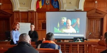 La tribunal, ca la cinema. Protagoniști ai unor accidente rutiere vizionează filme în sala de judecată