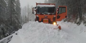 A nins la Vârtop, Arieșeni, Padiș, Budureasa , Stâna de Vale. Au intervenit utilajele de deszăpezire