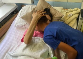 Mama din Ștei pentru ca s-a mobilizat comunitatea a plecat. Șapte copii orfani