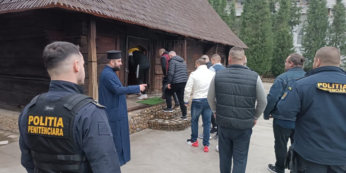 Maica Mina, ghid pentru deținuții din Penitenciarul Oradea prin atelierele din mănăstire