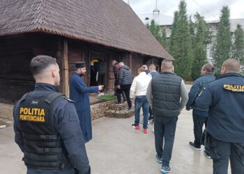 Maica Mina, ghid pentru deținuții din Penitenciarul Oradea prin atelierele din mănăstire