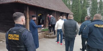 Maica Mina, ghid pentru deținuții din Penitenciarul Oradea prin atelierele din mănăstire