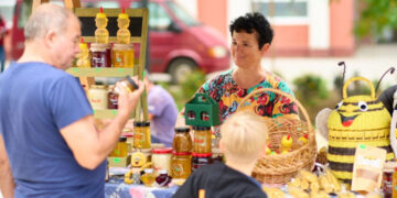 Târgul produselor bihorene din Piața Unirii își schimbă programul începând dn 4 noiembrie