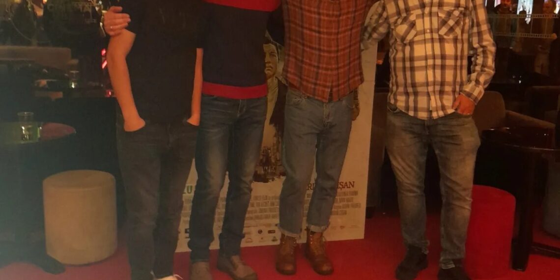 Marian Crișan își duce filmul inspirat de poveștile auzite de la bunicul său acasă, la Salonta. La Oradea, moment de reculegere pentru Ion Ruscuț