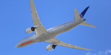 Zboruri de linie Oradea – Varșovia, către cel mai mare hub aerian din Europa central-estică. Bolojan promite   conexiuni spre SUA, Canada, Asia șispre toata Europa, după modelul altor orașe de mărimea Oradiei