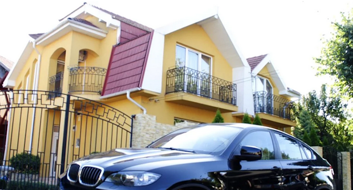Intră în vigoare „taxa pe lux”. Cine o va plăti