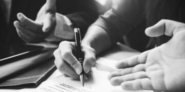 Acţiune pauliană: Efectele admiterii acţiunii revocatorii, lipsa utilităţii menţionării în dispozitivul hotărârii a sumei până la concurenţa căreia operează inopozabilitatea actului fraudulos | Jurisprudență ÎCCJ